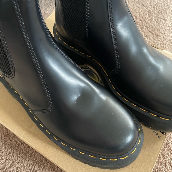 ❗️SOLD❗️Women’s platform Dr. Marten Chelsea Boot size 7 - Picture 10 of 12